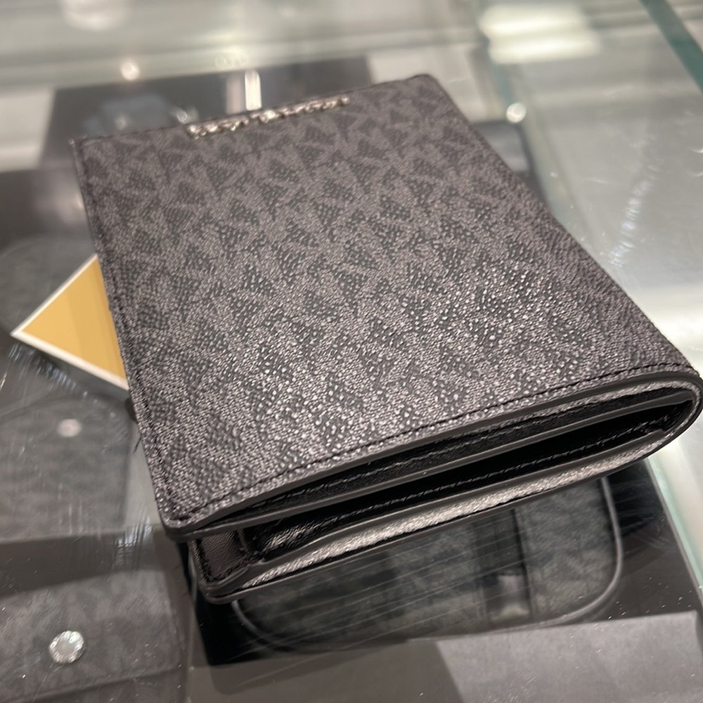 Michael Kors Jet Set Travel Passport Wallet
Black Signature/Silver-Tone Hardware - Picture 5 of 16